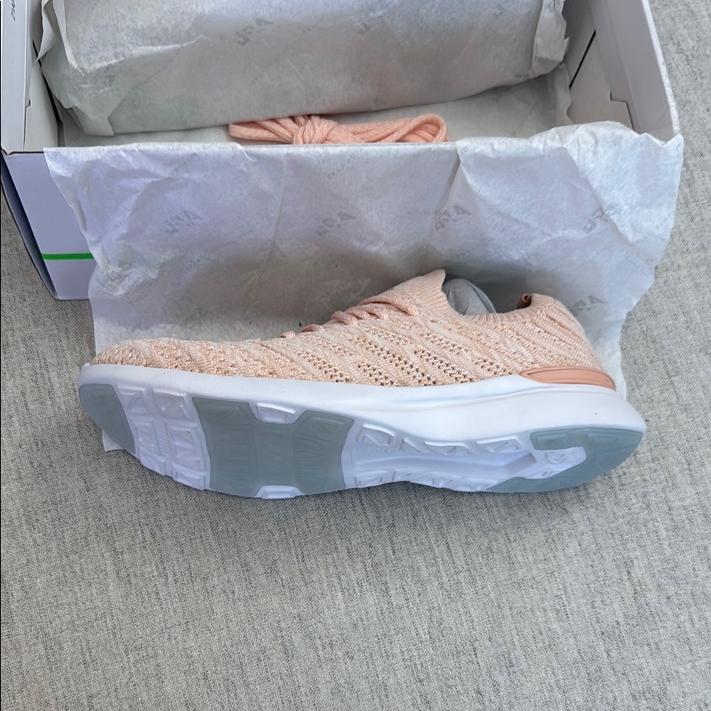 APL Pink Sneakers with Streamlined Design and Knit Upper - Picture 4 of 4